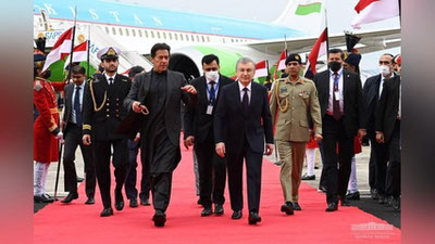 Изрображение 'Президента Узбекистана встретили в аэропорту Исламабада (фото)'