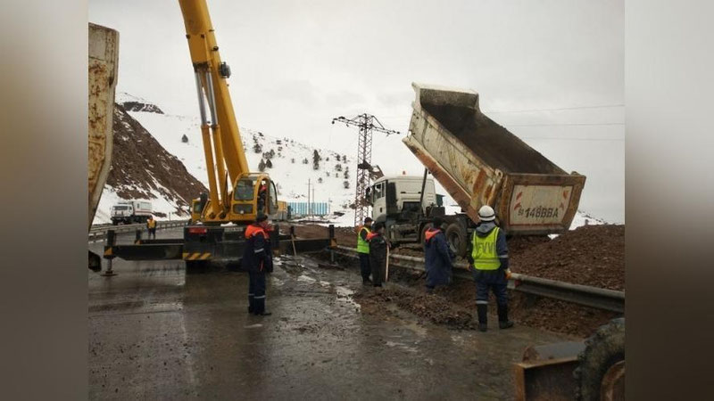 'ФВВ "Қамчиқ" довонида содир бўлган тупроқ ўприлиши ва қор кўчкиси бўйича қўшимча маълумот берди'ning rasmi