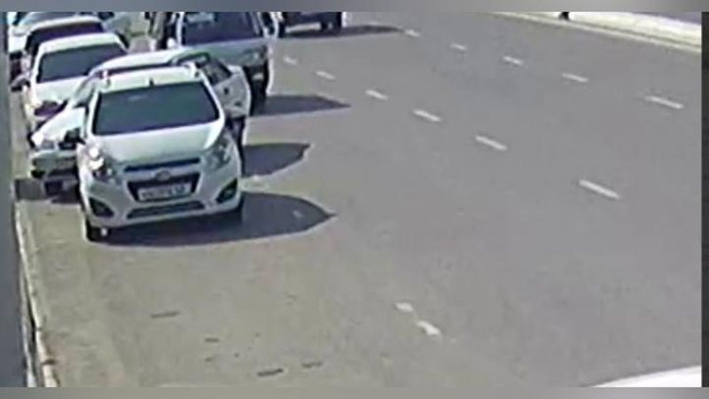 Изрображение 'В сети появилось видео с отвалившейся дверью "Дамаса": строгий ответ UzAuto'