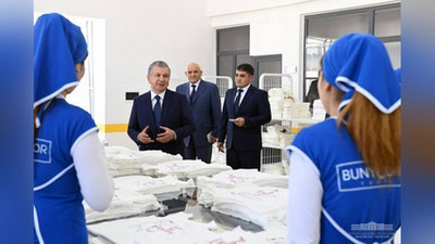 'Президент Косон туманидаги "Бунёдкор" пахта-тўқимачилик кластерининг ишлаб чиқариш корхоналарини бориб кўрди'ning rasmi