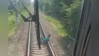 Изрображение 'Под Ташкентом пьяный мужчина заснул на железнодорожных путях'