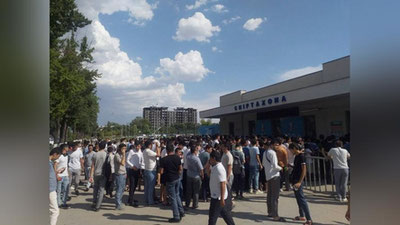 Изрображение 'Что произошло возле касса стадиона "Бунедкор": в Нацгвардии опровергли применение силы (видео)'