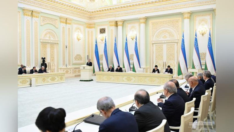 '"Четда билим олаётган, даромад топаётган ўзбеклар, уларнинг оила аъзоларини қўллаб-қувватлаш бўйича қўшимча чоралар ишлаб чиқдик" — Президент'ning rasmi