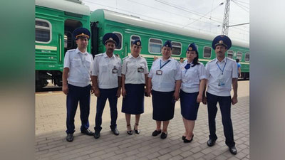 Изрображение 'В Ташкенте торжественно встретили поезд из Душанбе (фото)'