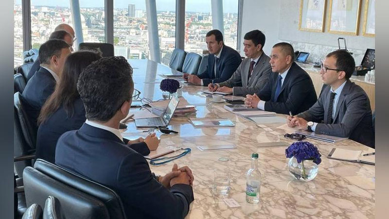 '“O`zbekneftgaz” AJ Boshqaruvi raisi Mehriddin Abdullaev boshchiligidagi delegasiya Londonda “Vinson & Elkins” tashkiloti rahbariyati bilan uchrashdi'ning rasmi