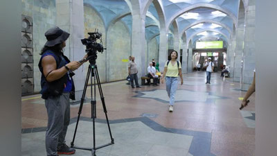 'Кореялик ижодкорлар Ўзбекистон ҳақида ҳужжатли фильм суратга олмоқда'ning rasmi