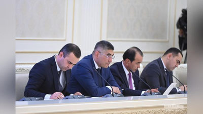 'Prezident “dyuti fri” va “taks fri” tizimlarini joriy etish bo`yicha qaror imzolanganidan 3 yil o`tganiga qaramay, ishda sustkashlik borligini tanqid qildi'ning rasmi