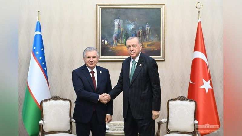 Изрображение 'На полях саммита в Астане прошла встреча лидеров Узбекистана и Турции'