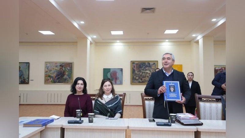 'Бутунжаҳон жамиятининг “Қўқон давлат музей-қўриқхонаси тўплами” китоб-альбоми тақдимоти бўлиб ўтди'ning rasmi