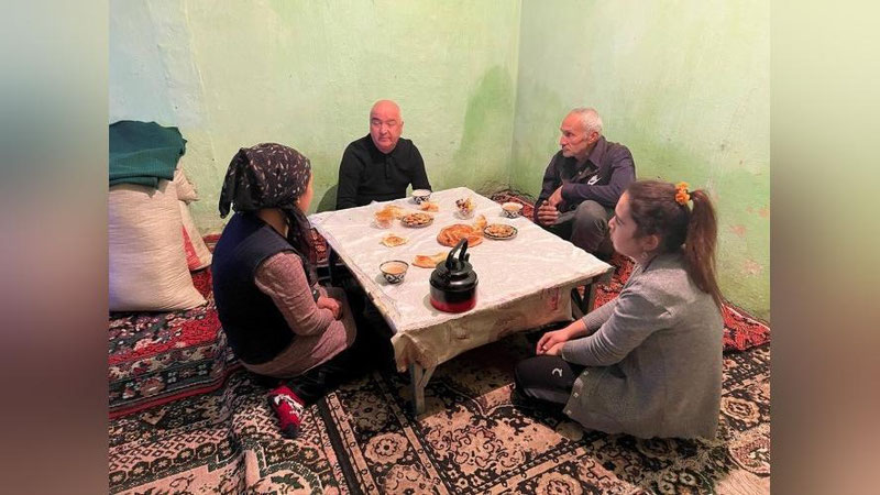'Respublika rahbarlari qishloqlarda yotib ishlashni davom ettirmoqda'ning rasmi