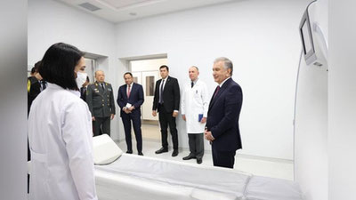 'Prezident Shavkat Mirziyoev bugun Mudofaa vazirligining Markaziy harbiy klinik gospitaliga tashrif buyurdi (foto)'ning rasmi
