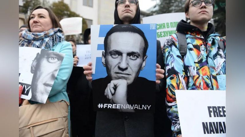 '"Навалнийга - озодлик, Путинга - қамоқ" - Турли шаҳарларда митинглар ўтказилмоқда(видео)'ning rasmi