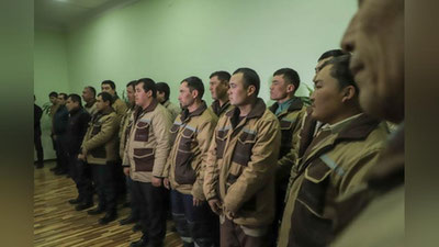 Изрображение 'В Яшнабаде наградили электриков, устранявших аварии в электросетях в аномальные морозы'