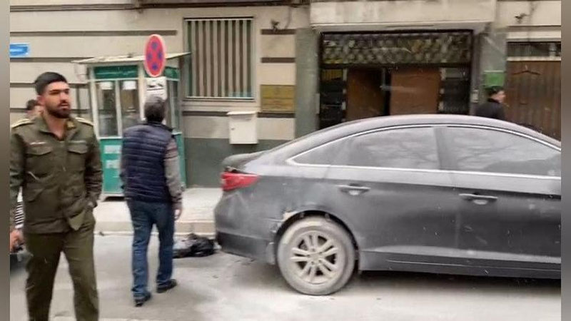 'Озарбайжон Эрондаги элчихонасига уюштирилган ҳужумни теракт деб баҳолади. Дипломатик миссия ходимлари эвакуация қилинади'ning rasmi