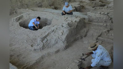 'Axsikentdan noyob tangalar, Qoraxoniylarga oid betakror suratlar va ming yillik qilichlar topildi (foto)'ning rasmi