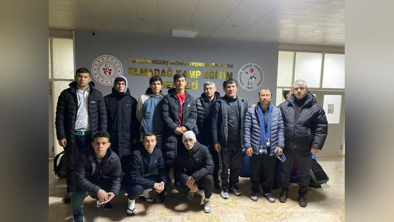 Изрображение 'Молодёжную сборную Узбекистана по спортивной борьбе вывезли из очага землетрясения'