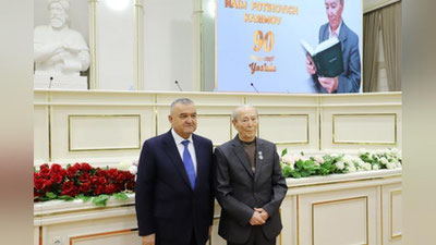 'Naim Karimovga adabiyot sohasida birinchi darajali davlat mukofoti topshirildi'ning rasmi