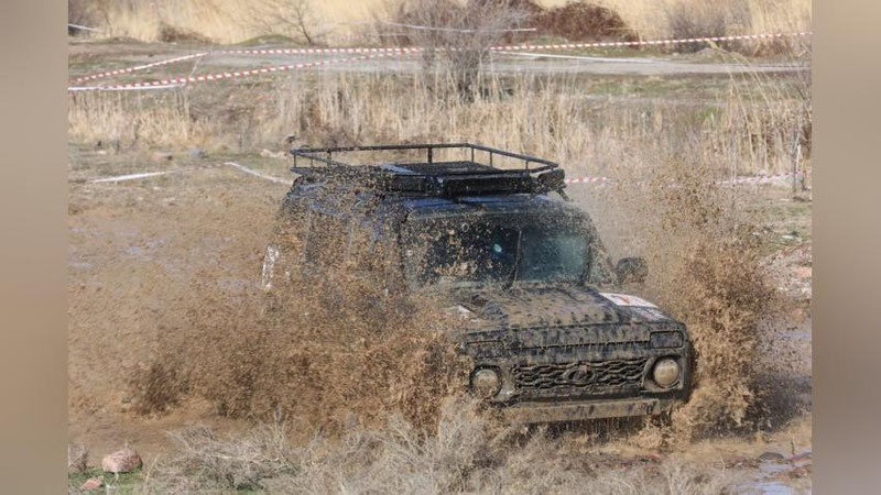 Изрображение 'Для тех, кто грязи не боится: в Бостанлыке прошли соревнования “Jeep Sprint” (видео)'