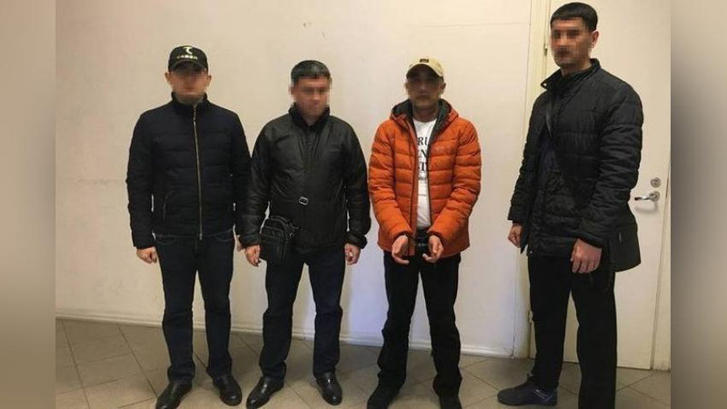 Изрображение 'Разыскиваемого за крупное мошенничество мужчину доставили из Риги в Ташкент'