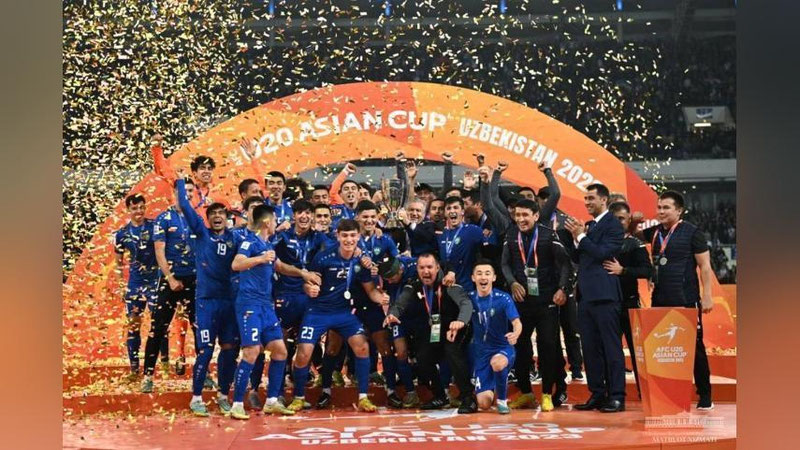 Изрображение 'Президент Узбекистана разделил триумфальный момент с юными чемпионами Азии: фото, видео'