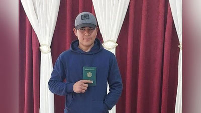 'Косонлик йигит 18 ёшида туғилганлик ҳақида гувоҳнома олди'ning rasmi