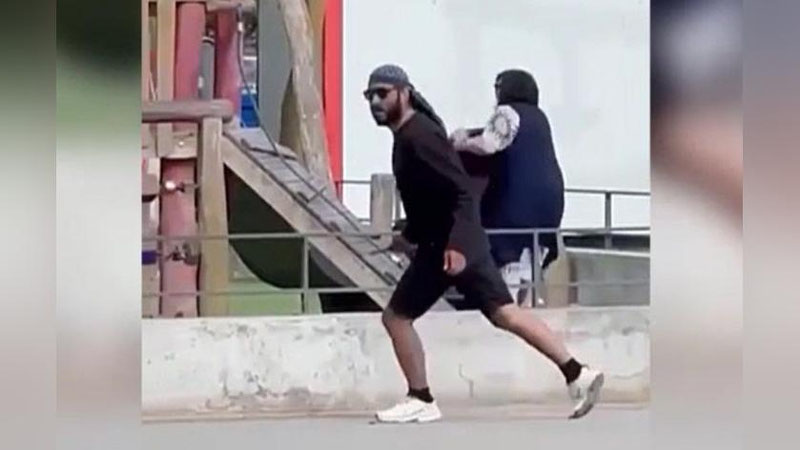 Изрображение 'На юго-востоке Франции мужчина с ножом напал на детей (видео, 18+)'