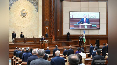 'Shavkat Mirziyoev tantanali qasamyod qilib, o`z lavozimiga kirishdi'ning rasmi
