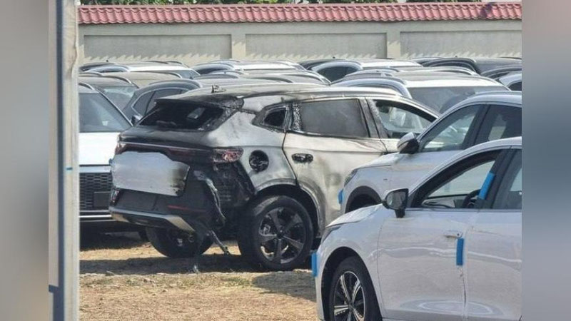 Изрображение 'Несколько новых электромобилей пострадали на стоянке взорвавшегося склада (видео)'