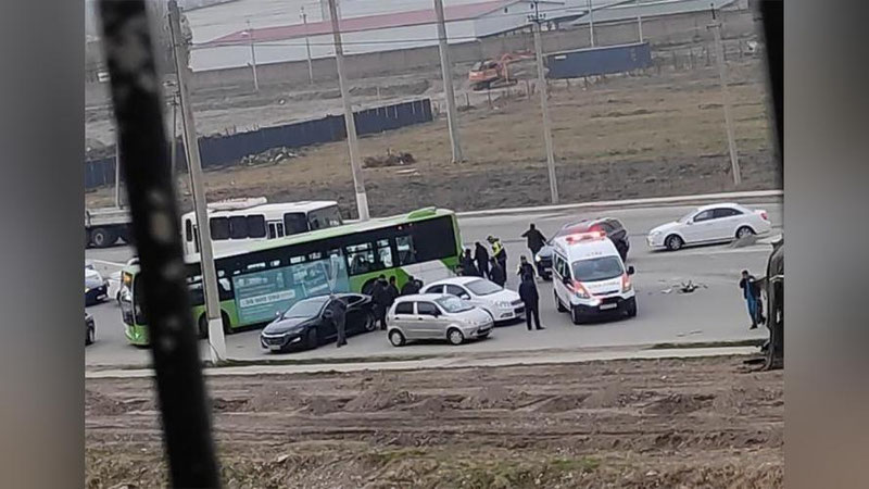 Изрображение 'В Ташкенте в столкновении грузовика и пассажирского автобуса пострадали 3 человека'