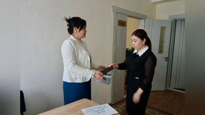 'Ohangarondagi 53- maktabda ham “telefonsiz maktab” tizimi yo`lga qo`yildi.'ning rasmi