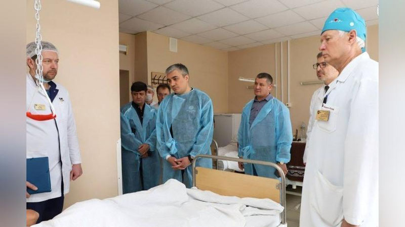 Изрображение 'Посол Узбекистана в России навестил в больнице соотечественников, попавших в ДТП под Самарой'