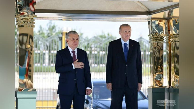 'Anqara shahridagi Prezident saroyida Shavkat Mirziyoevni rasmiy kutib olish marosimi bo`ldi'ning rasmi