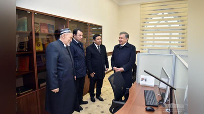 'Shavkat Mirziyoev o`zaro hamohang ikki ilm maskanini ko`zdan kechirdi'ning rasmi