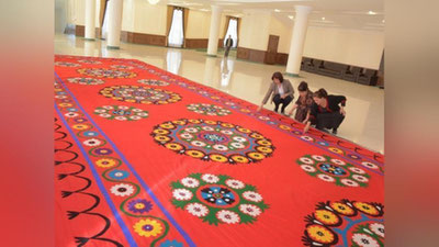 Изрображение 'В ТЕРМЕЗ ПРИВЕЗЛИ 25-МЕТРОВОЕ СЮЗАНЕ (ФОТО)'