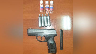 '“Folksvagen”da olib o`tilayotgan qurol to`xtatib qolindi'ning rasmi