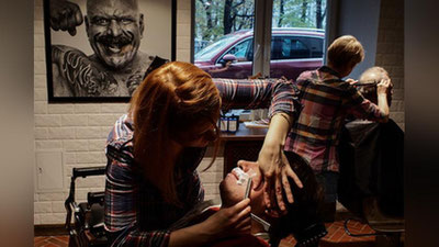 'Turkmanistonda erkaklarning sochini bo`yash taqiqlandi 'ning rasmi