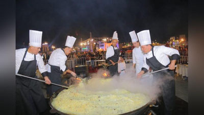 'Abu-Dabida o`zbekistonlik oshpazlar 10 ming kishilik osh damladi (foto)'ning rasmi