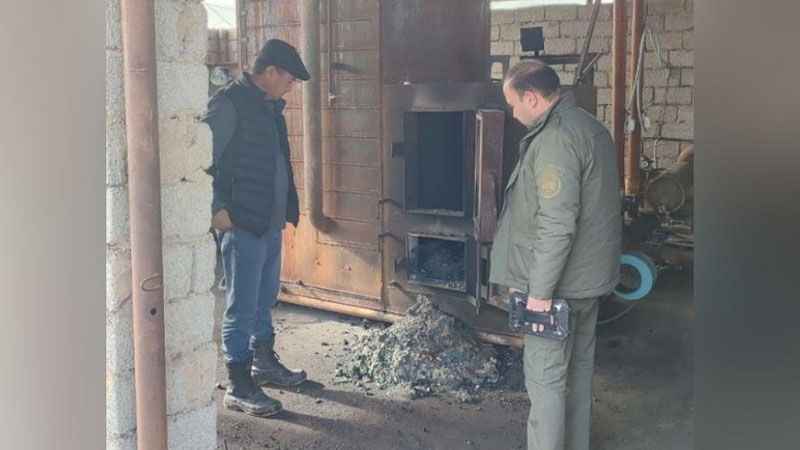 Изрображение 'Инспекторы Минэкологии проводят экологический мониторинг теплиц под Ташкентом'