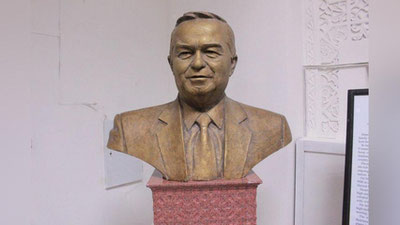 '​Тошкентда Ислом Каримов шарафига ишланган ҳайкаллар лойиҳаси намойиш этилди (Фото)'ning rasmi