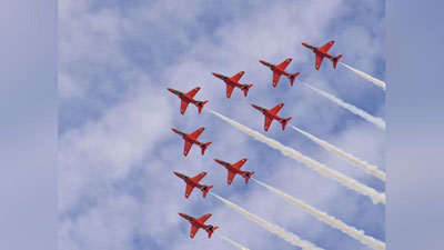 'Londonda samolyotlar ishtirokida “ranglar jangi” tadbiri bo`lib o`tdi'ning rasmi