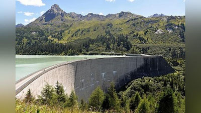 'Keniyada to`g`on qulashidan halok bo`lganlarning dafn marosimi bo`lib o`tdi'ning rasmi