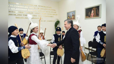 'Prezident O`zbek–qozoq milliy madaniyat markazi faoliyati bilan tanishdi'ning rasmi