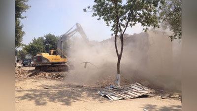 'Pochta binosini 1 kunda buzib tashlagan Rishton tuman hokimligidan 1,3 mlrd so`m undiriladigan bo`ldi'ning rasmi