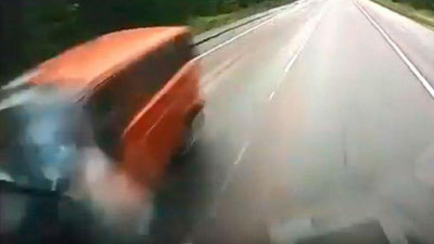 Изрображение 'В страшном ДТП в России 8 человек погибли, выжила лишь 10-летняя девочка (видео)'