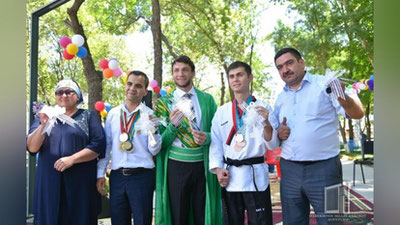 Изрображение 'ЧЛЕНАМ ОБЩЕСТВА ГЛУХИХ УЗБЕКИСТАНА ВРУЧЕНЫ ПОДАРКИ ПРЕЗИДЕНТА (ФОТО)'