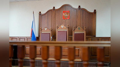 Изрображение 'В Москве суд оштрафовал узбекистанца за футболку с гербом Украины'