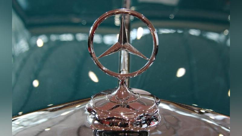 'Mercedes-Benz дунё бўйлаб 250 мингга яқин автомобилни қайтариб олади'ning rasmi