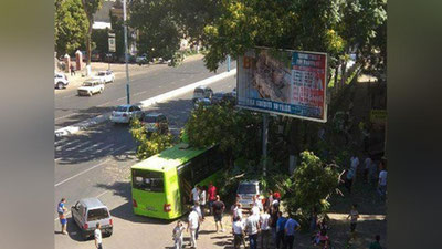 Изрображение 'В ТАШКЕНТЕ ПАССАЖИРСКИЙ АВТОБУС ВРЕЗАЛСЯ В ДЕРЕВО, ЕСТЬ ПОСТРАДАВШИЕ (ФОТО, ВИДЕО)'