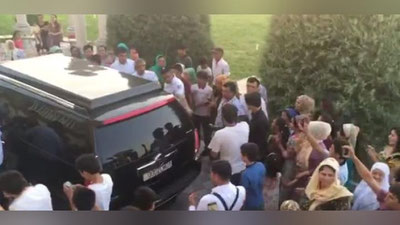 Изрображение 'КАК ВСТРЕЧАЛИ ОЗОДБЕКА НАЗАРБЕКОВА НА ГАСТРОЛЯХ В ТАДЖИКИСТАНЕ (ВИДЕО)'