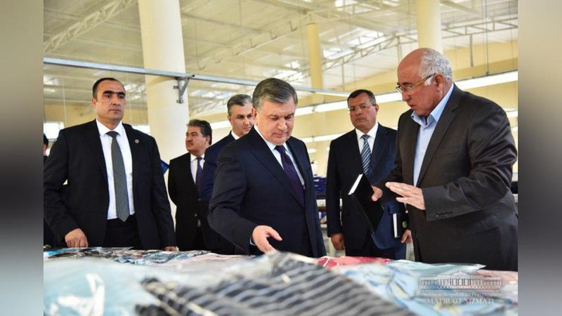 'Шавкат Мирзиёев ҳар бир туманда тўқимачилик фабрикалари ташкил этиш бўйича топшириқ берди (фото)'ning rasmi
